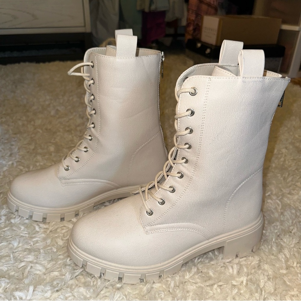 Boutique Women’s Cream Boots